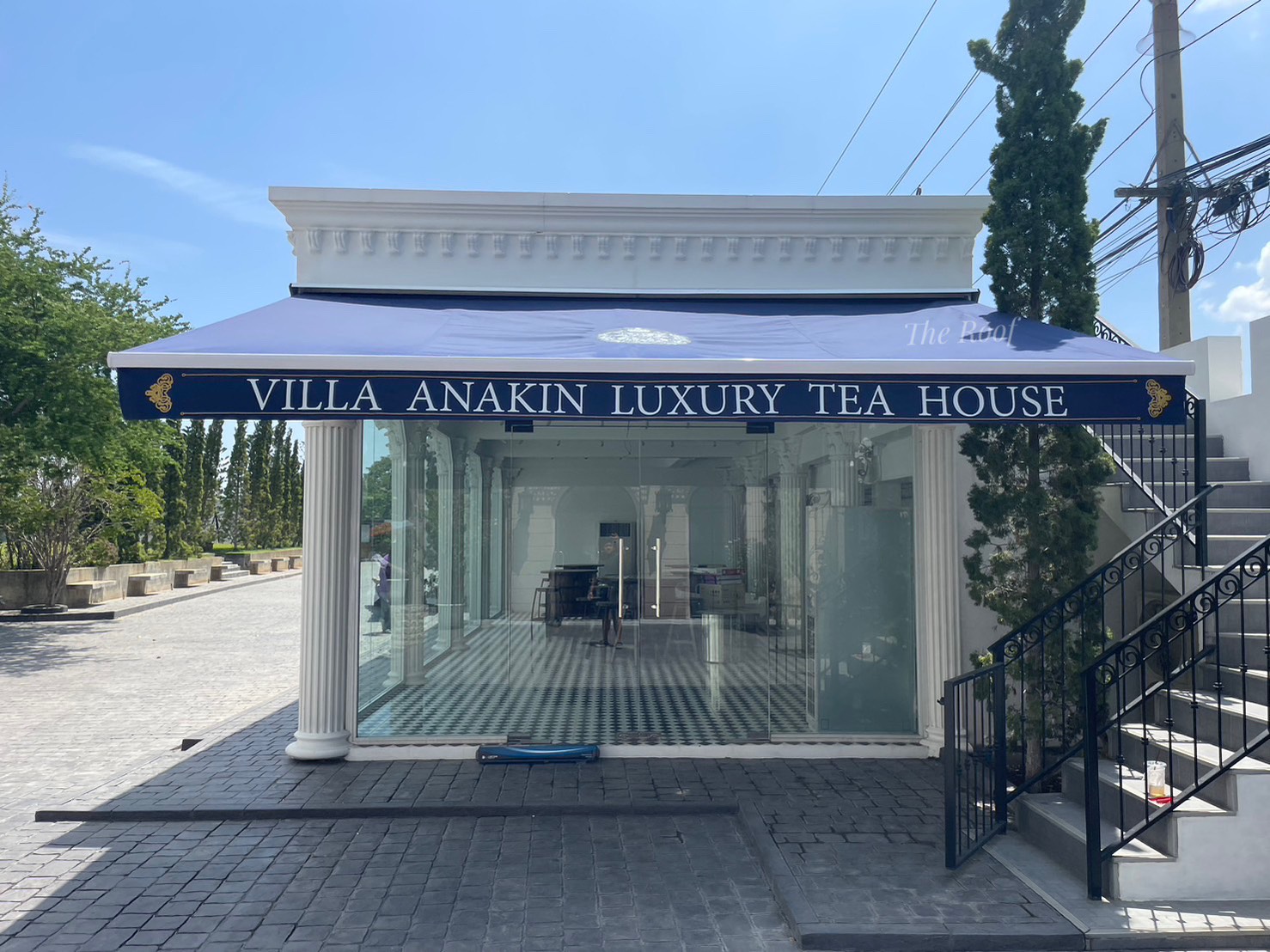 กันสาดสีน้ำเงิน Villa Anakin
